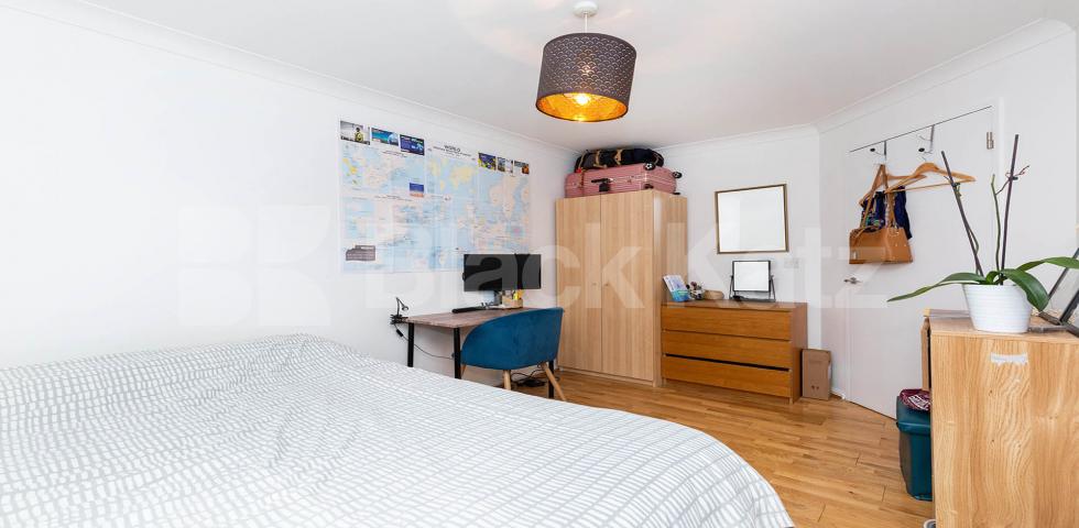 			2 Bedroom, 1 bath, 1 reception Apartment			 Church Road N1, Essex Road